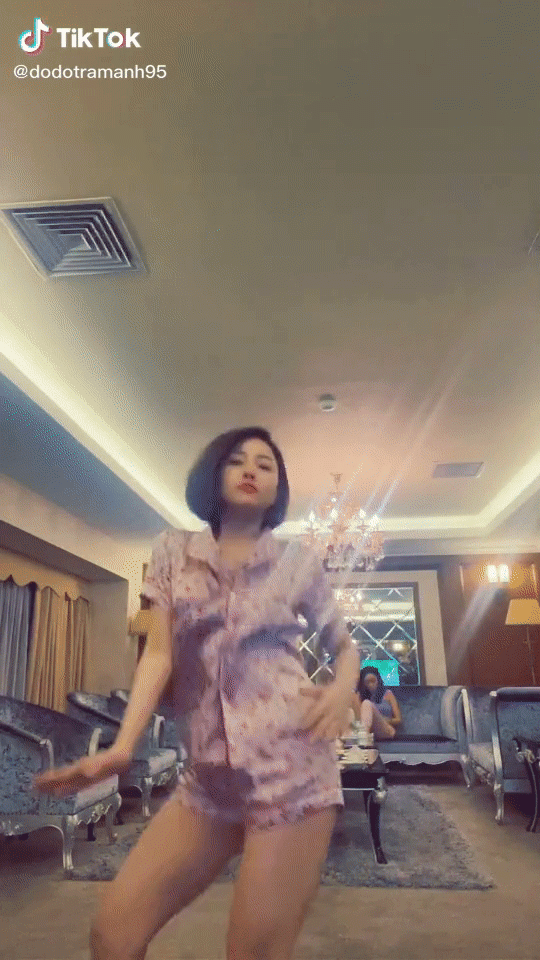 Trâm Anh khoe vũ đạo nóng bỏng khiến fan "dậy sóng" - 1