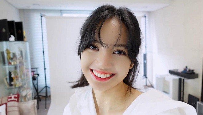 “Mái rèm cửa” của Jisoo giúp thăng hạng nhan sắc cỡ nào mà idol K-Pop ngày càng chuộng? - 8