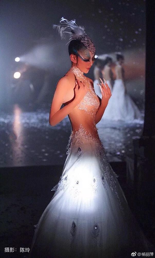 'Mai Siêu Phong' kinh điển không ăn cơm suốt 20 năm, trẻ đẹp khó tin ở tuổi ngoài 60 - 7