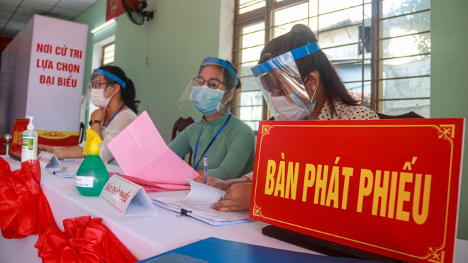 Xem cử tri Đà Nẵng diễn tập bầu cử trong điều kiện giả định dịch COVID-19 bùng phát - 6