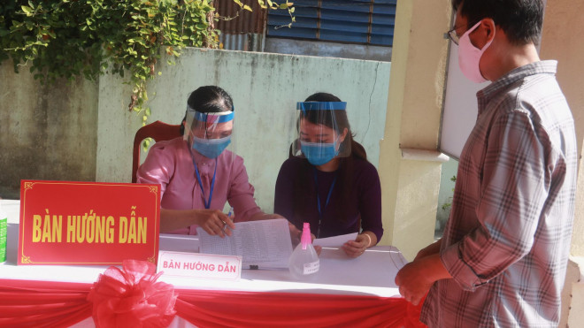 Xem cử tri Đà Nẵng diễn tập bầu cử trong điều kiện giả định dịch COVID-19 bùng phát - 8