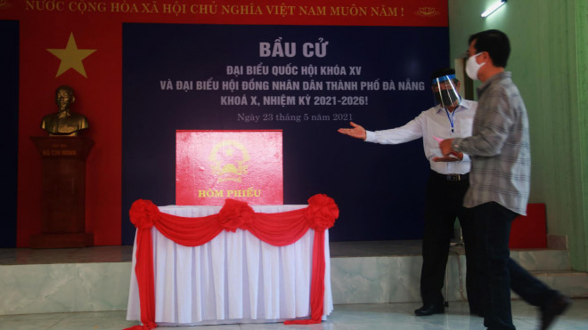 Xem cử tri Đà Nẵng diễn tập bầu cử trong điều kiện giả định dịch COVID-19 bùng phát - 10