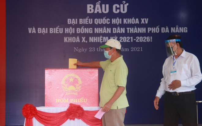 Xem cử tri Đà Nẵng diễn tập bầu cử trong điều kiện giả định dịch COVID-19 bùng phát - 11