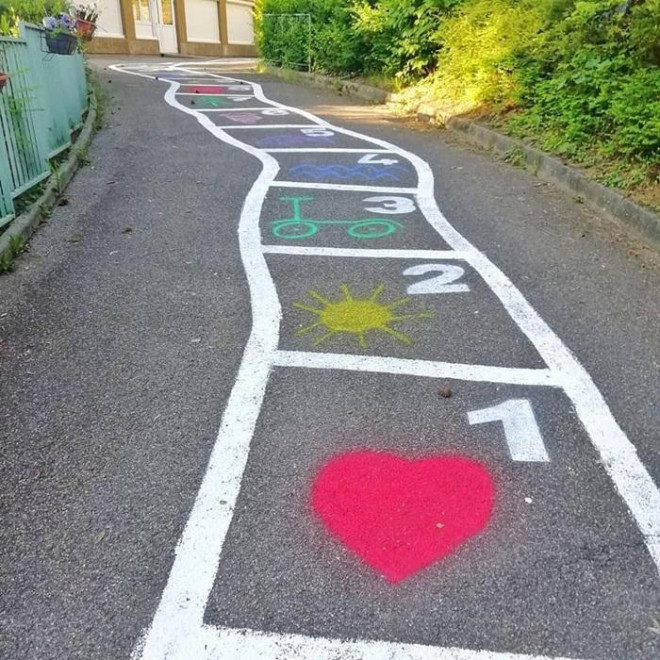 Những góc phố xấu xí trở nên đẹp lạ nhờ sáng tạo "lầy lội" của họa sĩ người Pháp - 45