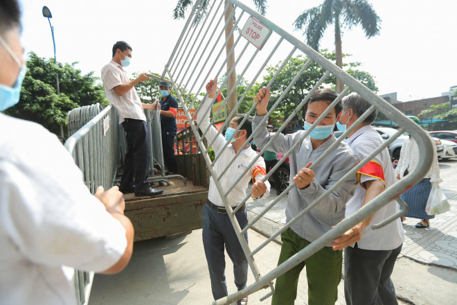 CLIP: Phong toả tòa nhà chung cư Đại Thanh có ca dương tính SARS-CoV-2 phức tạp - 2