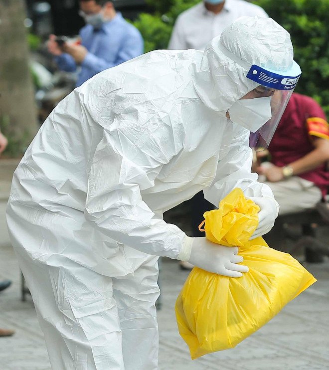 CLIP: Phong toả tòa nhà chung cư Đại Thanh có ca dương tính SARS-CoV-2 phức tạp - 3