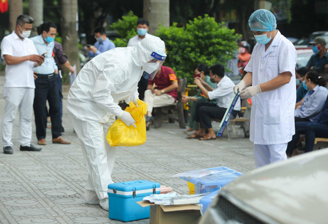 CLIP: Phong toả tòa nhà chung cư Đại Thanh có ca dương tính SARS-CoV-2 phức tạp - 5