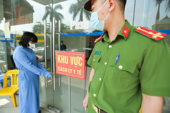 CLIP: Phong toả tòa nhà chung cư Đại Thanh có ca dương tính SARS-CoV-2 phức tạp - 7