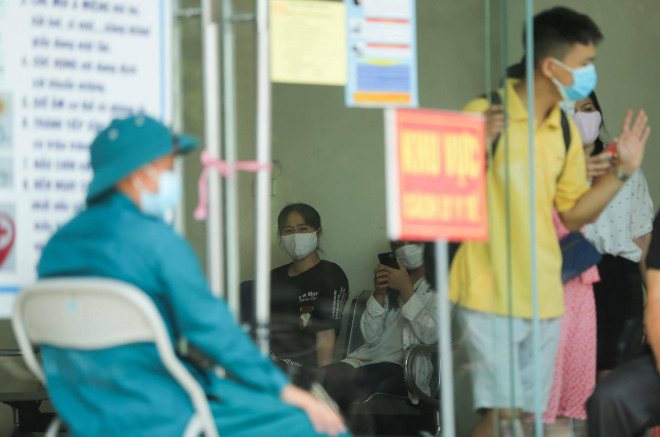 CLIP: Phong toả tòa nhà chung cư Đại Thanh có ca dương tính SARS-CoV-2 phức tạp - 9