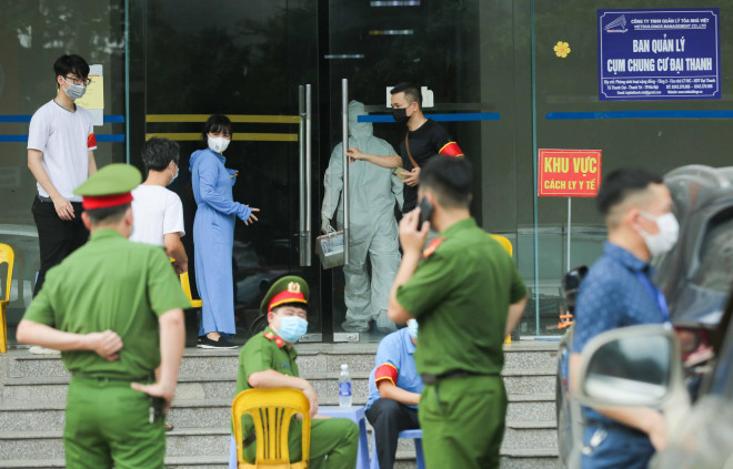 CLIP: Phong toả tòa nhà chung cư Đại Thanh có ca dương tính SARS-CoV-2 phức tạp - 12