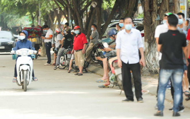 CLIP: Phong toả tòa nhà chung cư Đại Thanh có ca dương tính SARS-CoV-2 phức tạp - 16