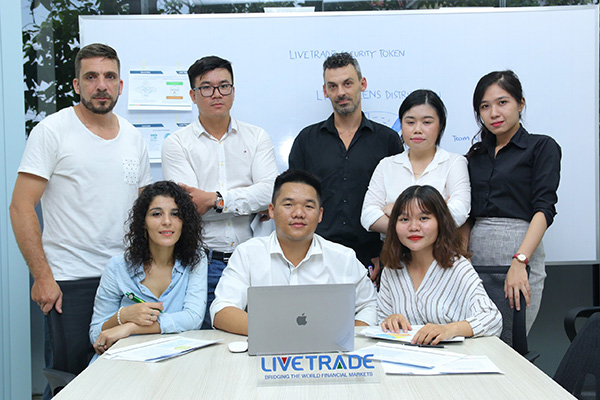 Lê Phạm: “Chủ động để khắc phục khó khăn của các doanh nghiệp trong thời buổi chuyển đổi số” - 3