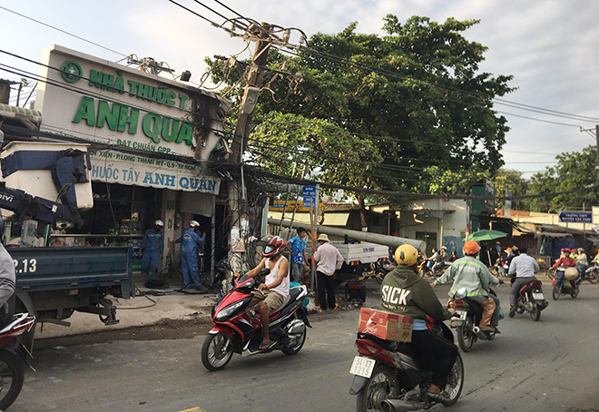Cột điện gãy đôi sau tiếng động mạnh, cả ngàn dân ở TP Thủ Đức mất điện - 5