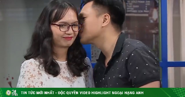 Hớn hở gặp gái xinh chưa từng yêu, anh chàng nắm tay không chịu buông