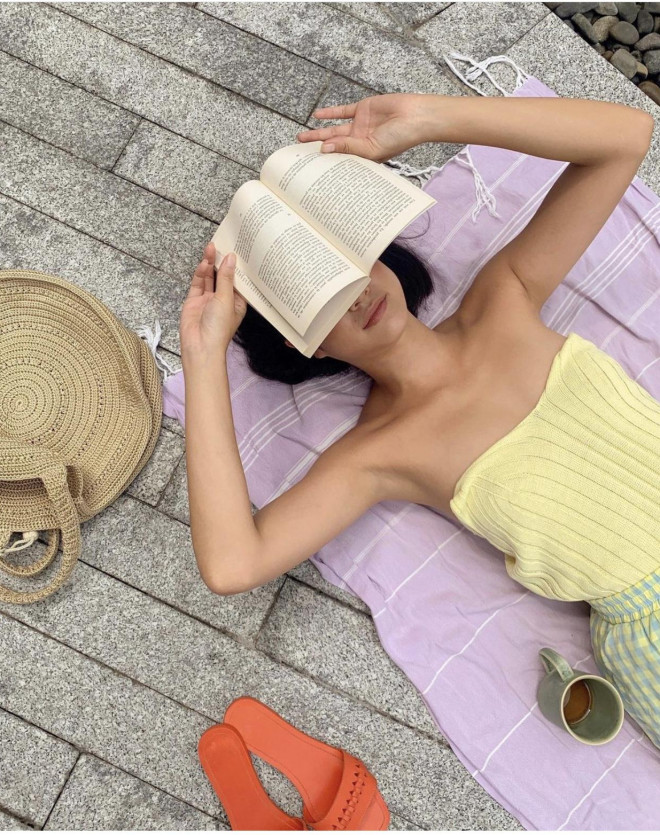 Vẻ đẹp da nâu ngực mỏng của nữ chính trong MV "Trốn tìm" của Đen Vâu - 12