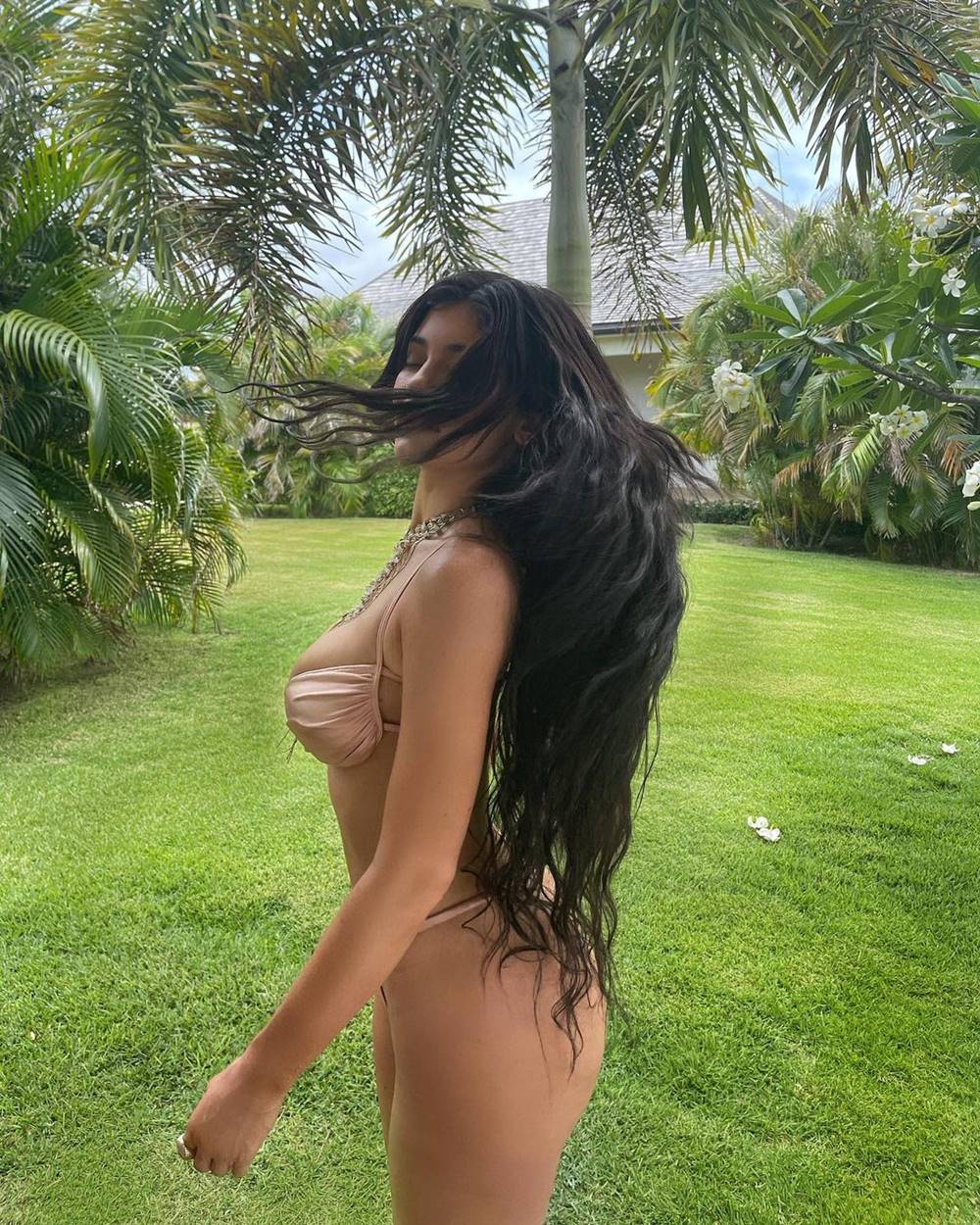 Hot girl Kylie Jenner chưa bao giờ mặc lại bikini - 6