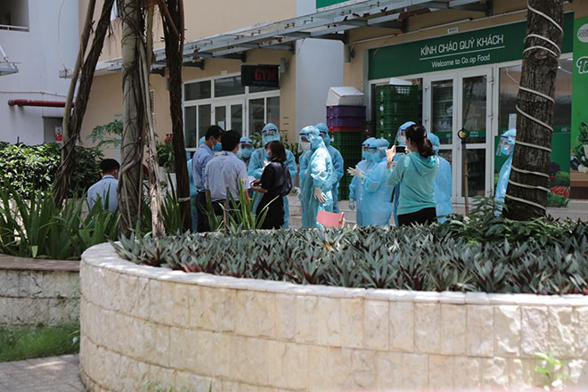 Toàn cảnh phong tỏa “nội bất xuất, ngoại bất nhập” tại chung cư có ca dương tính với SARS-CoV-2 ở Thủ Đức - 12