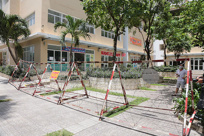 Toàn cảnh phong tỏa “nội bất xuất, ngoại bất nhập” tại chung cư có ca dương tính với SARS-CoV-2 ở Thủ Đức - 4