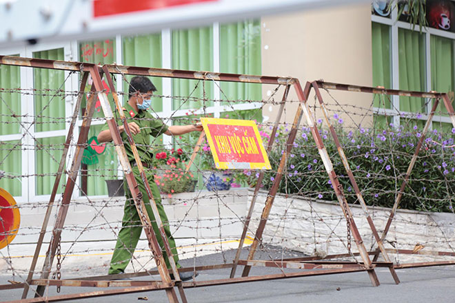 Toàn cảnh phong tỏa “nội bất xuất, ngoại bất nhập” tại chung cư có ca dương tính với SARS-CoV-2 ở Thủ Đức - 8