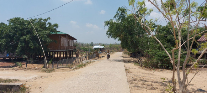 Kỳ lạ phong tục để quan tài độc mộc dưới sàn nhà của người Bahnar - 2