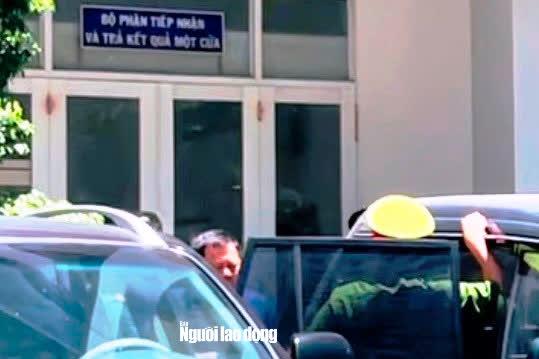 Hình ảnh khám xét, bắt giam cựu Giám đốc Sở Tài nguyên - Môi trường Khánh Hòa - 2