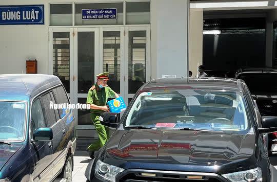 Hình ảnh khám xét, bắt giam cựu Giám đốc Sở Tài nguyên - Môi trường Khánh Hòa - 4