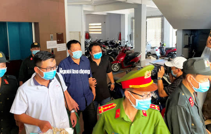 Hình ảnh khám xét, bắt giam cựu Giám đốc Sở Tài nguyên - Môi trường Khánh Hòa - 11