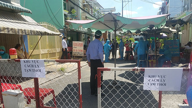 TP.HCM: Phong tỏa, cách ly 300 người dân quận Bình Tân vì có F1 của ca dương tính với SARS-CoV-2 ở quận 3 - 2