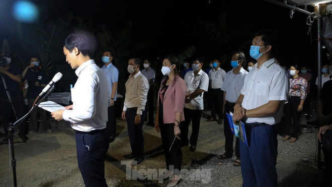 Người dân Lỗ Giao reo hò vui mừng trong thời khắc gỡ bỏ phong toả - 5