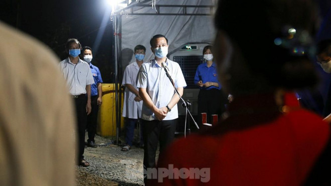 Người dân Lỗ Giao reo hò vui mừng trong thời khắc gỡ bỏ phong toả - 6