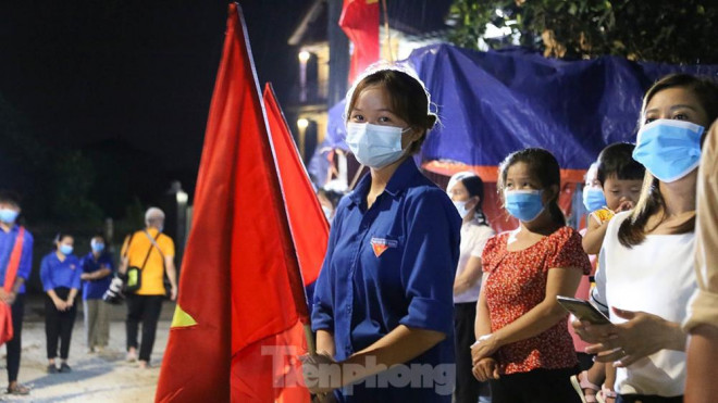 Người dân Lỗ Giao reo hò vui mừng trong thời khắc gỡ bỏ phong toả - 12