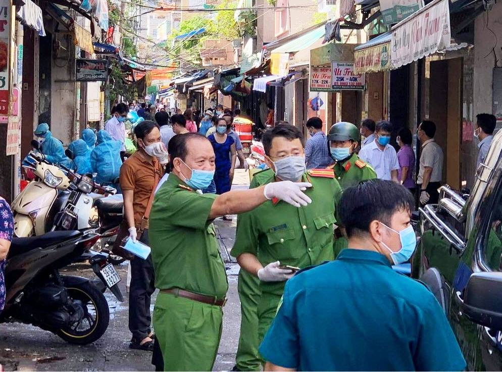 TP.HCM: Tìm người đến nhà sách Nguyễn Huệ và Starbucks quận 1 - 1