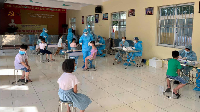 Người phụ nữ ở Hải Dương vượt chốt COVID-19 vào khu phong tỏa bán rượu - 2