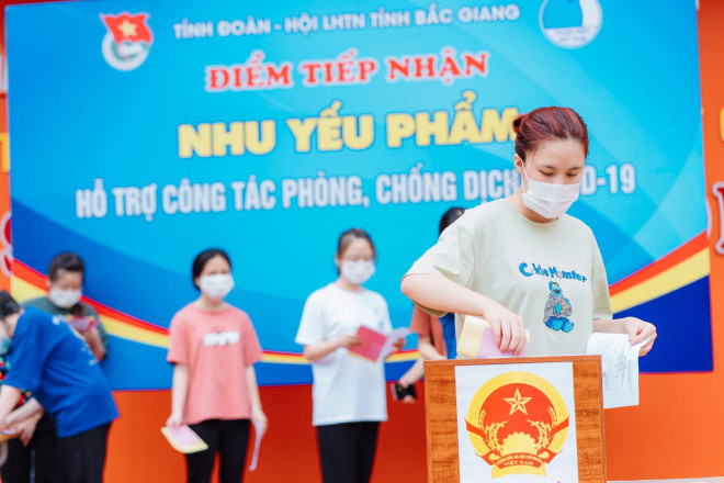 Bầu cử trong "tâm dịch" Bắc Giang: Dùng xe đạp chở hòm phiếu đến tận nhà cử tri - 3