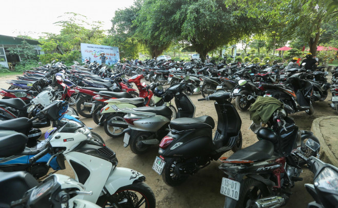 CLIP: Hàng trăm người tụ tập vui chơi ở bãi đá sông Hồng giữa dịch Covid-19 - 6