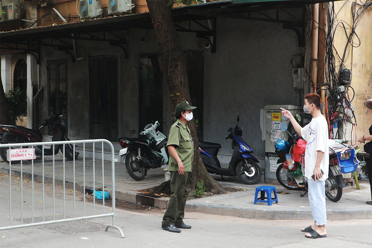 HN: Phong tỏa trụ sở Tập đoàn T&T, lấy mẫu xét nghiệm COVID-19 cho người dân quanh toà nhà - 17