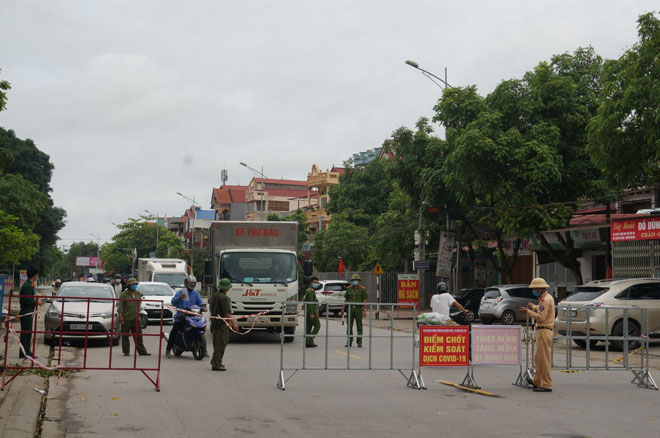 Bắc Giang yêu cầu người dân không ra khỏi nhà, cấm tụ tập nơi công cộng - 1