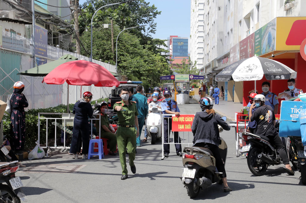 TP.HCM: Phong tỏa bệnh viện quận Tân Phú - 12