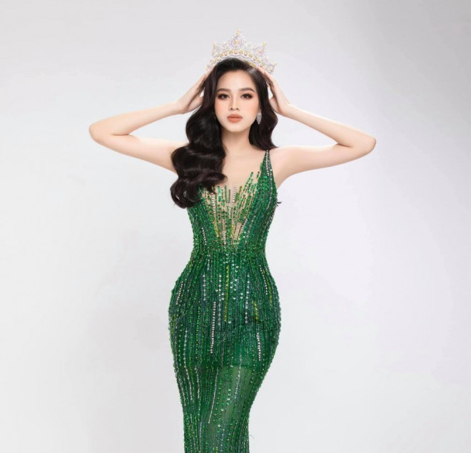 Hoa hậu Đỗ Thị Hà khoe thân hình đồng hồ cát, thần thái chuẩn "beauty queen" - 3