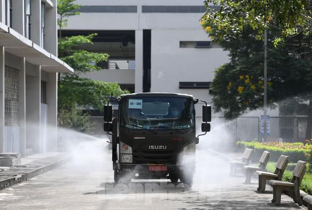 Binh chủng Hóa học đưa 15 xe đặc chủng ‘càn quét’ 4 huyện ở Bắc Giang - 6