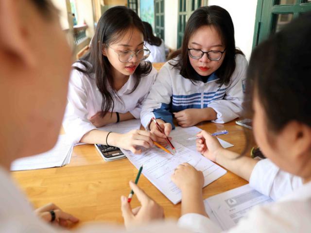 Giáo dục - du học - Hà Nội: Yêu cầu học sinh lớp 9 và lớp 12 không ra khỏi thành phố