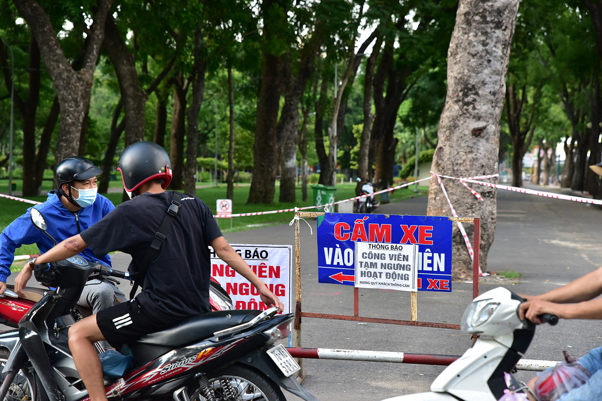 Trung tâm TP.HCM vắng vẻ ngày cuối tuần khi dịch COVID-19 bùng phát - 12