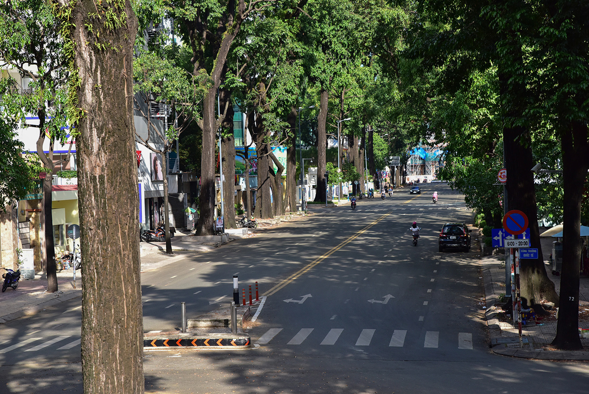 Trung tâm TP.HCM vắng vẻ ngày cuối tuần khi dịch COVID-19 bùng phát - 8