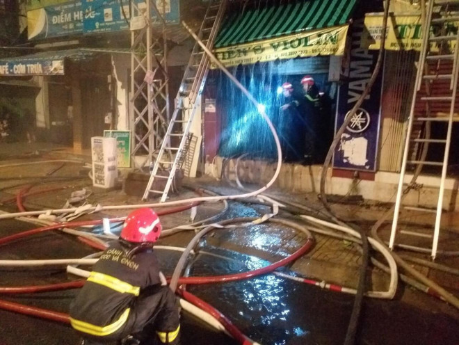 Cháy nhà 4 tầng trên đường Nguyễn Thiện Thuật, quận 3 - TP HCM - 2
