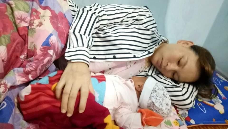 Nữ công nhân ở khu vực cách ly xã hội sinh con ngay tại phòng trọ - 1