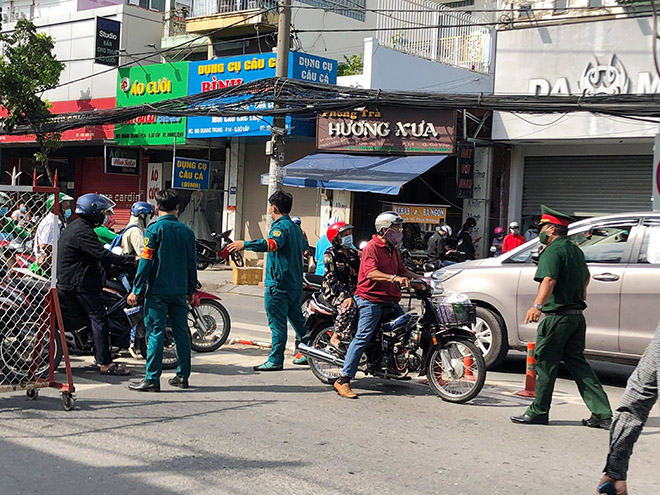 TP.HCM giãn cách toàn thành phố và hình ảnh ngày đầu tại các chốt kiểm soát ở quận Gò Vấp - 16
