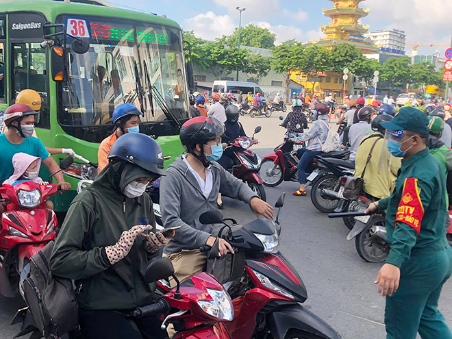 TP.HCM giãn cách toàn thành phố và hình ảnh ngày đầu tại các chốt kiểm soát ở quận Gò Vấp - 6