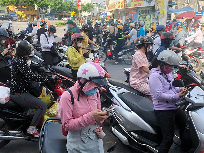 TP.HCM giãn cách toàn thành phố và hình ảnh ngày đầu tại các chốt kiểm soát ở quận Gò Vấp - 7