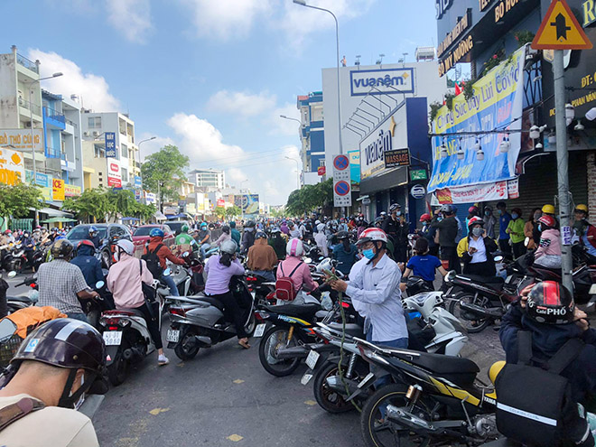 TP.HCM giãn cách toàn thành phố và hình ảnh ngày đầu tại các chốt kiểm soát ở quận Gò Vấp - 9