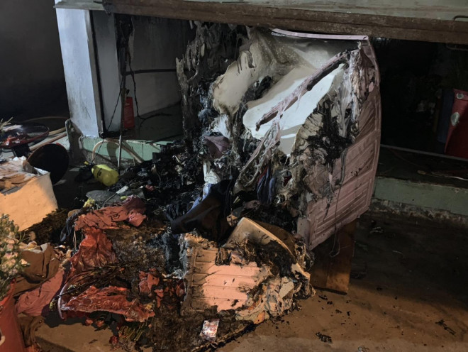 Vụ cháy nhà ở TP Thủ Đức: Camera ghi lại cảnh 1 kẻ khóa cửa ngoài rồi tưới xăng đốt - 2